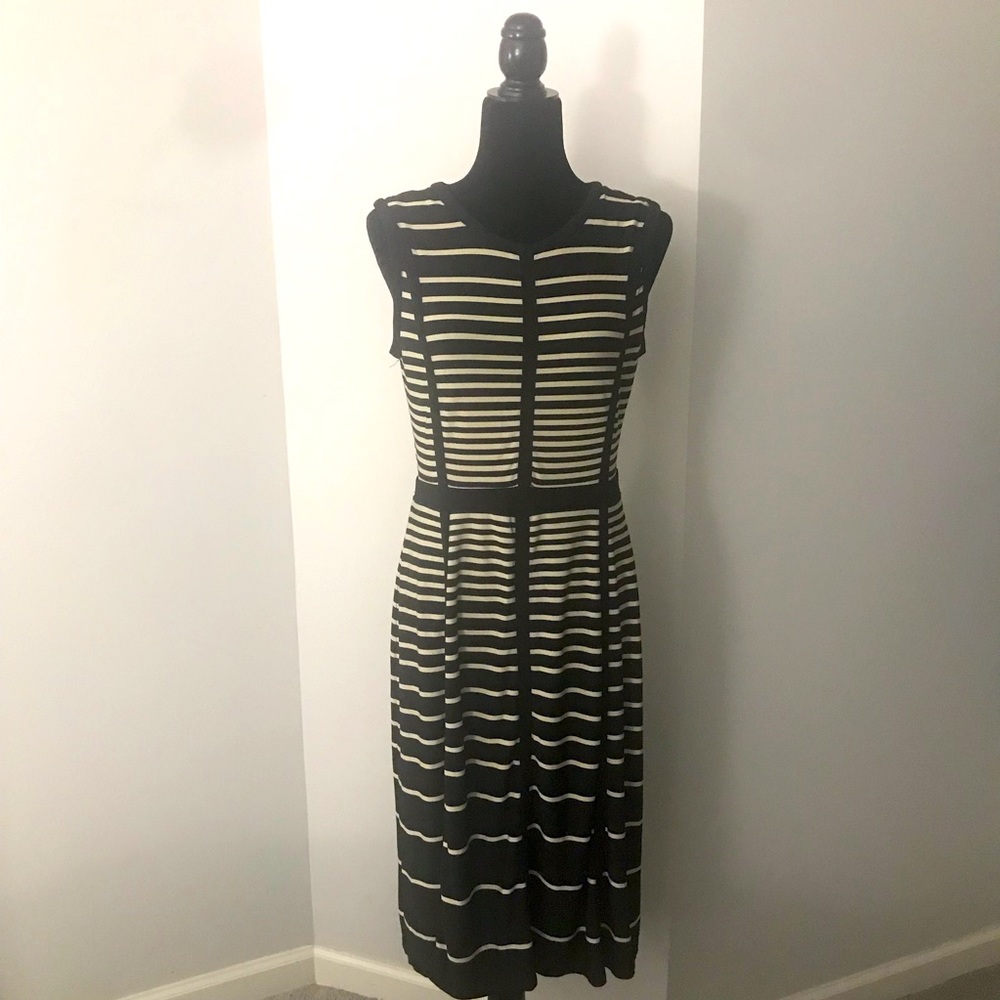 Sleeveless Cream & Black Banded Midi Dress by Just Taylor. Size 8